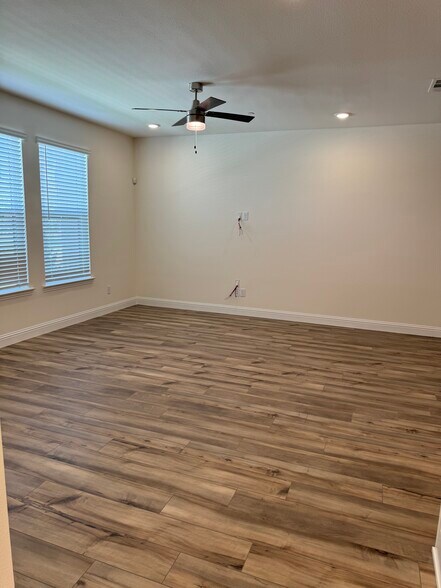 Building Photo - 2821 Jacaranda Dr
