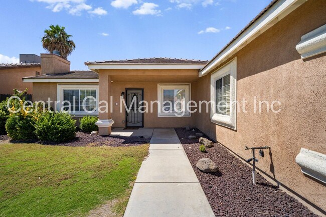 Building Photo - 3 Bedroom/2 Bath Home in Tyner Ranch - $2395 per month!