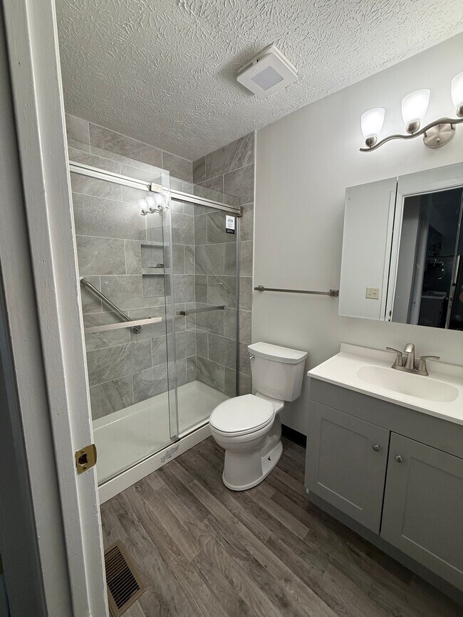 Building Photo - 889 Peach Leaf Dr
