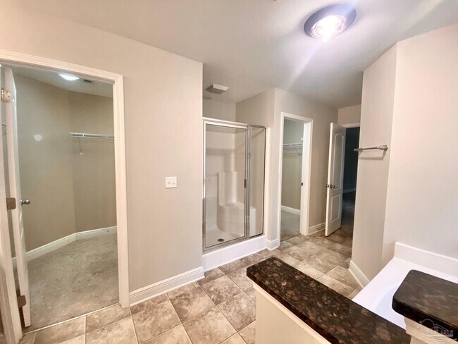 Building Photo - 8431 Ferlon Ave