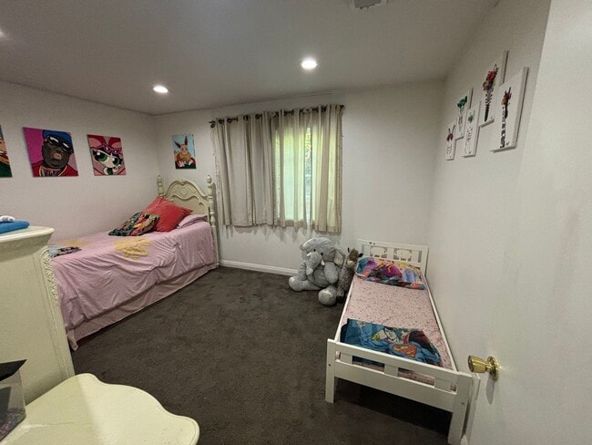 Building Photo - COMING SOON! 3-Bedroom Single-Story Home w...