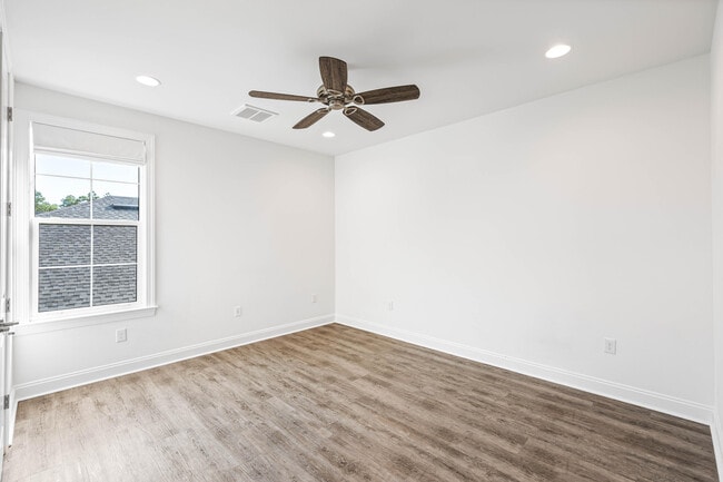 Building Photo - 106 Conifer Ct