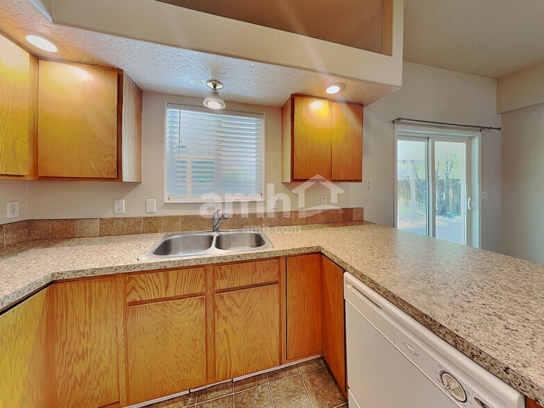 Building Photo - 2401 Louisiana Pl