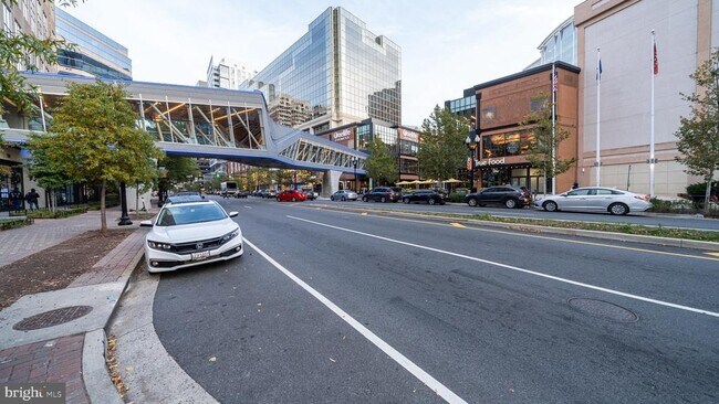 Building Photo - 851 N Glebe Rd
