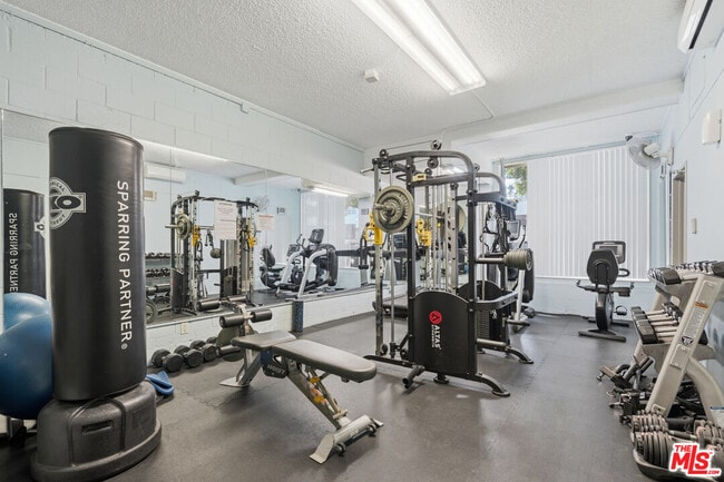 Building Photo - 1242 S Barrington Ave