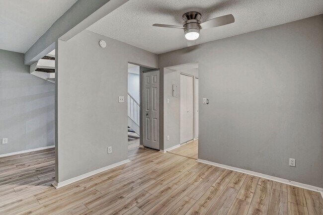 Building Photo - AVAILABLE NOW!! 2 Bedroom 2.5 Bathroom Townhome - Furnished!