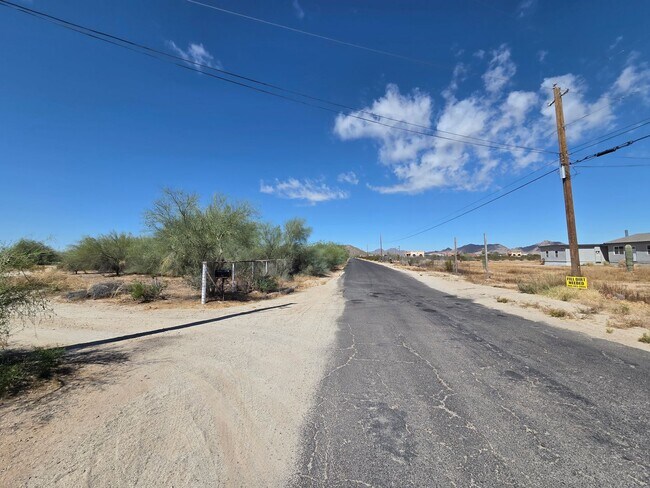Building Photo - Queen Creek 3 bed / 2 bath on just under 5 Acres! No HOA!