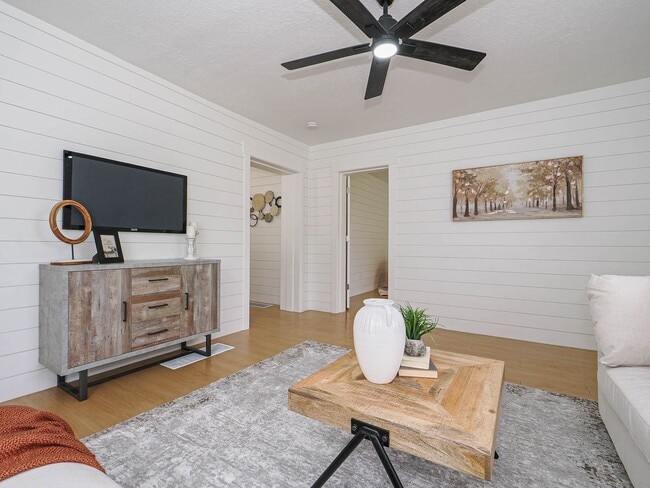 Building Photo - NEWLY REMODELED HISTORIC HOME IN DOWNTOWN ...