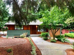 Building Photo - 92nd4015