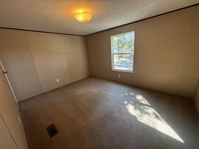 Building Photo - 10 S Walnut Lake Dr