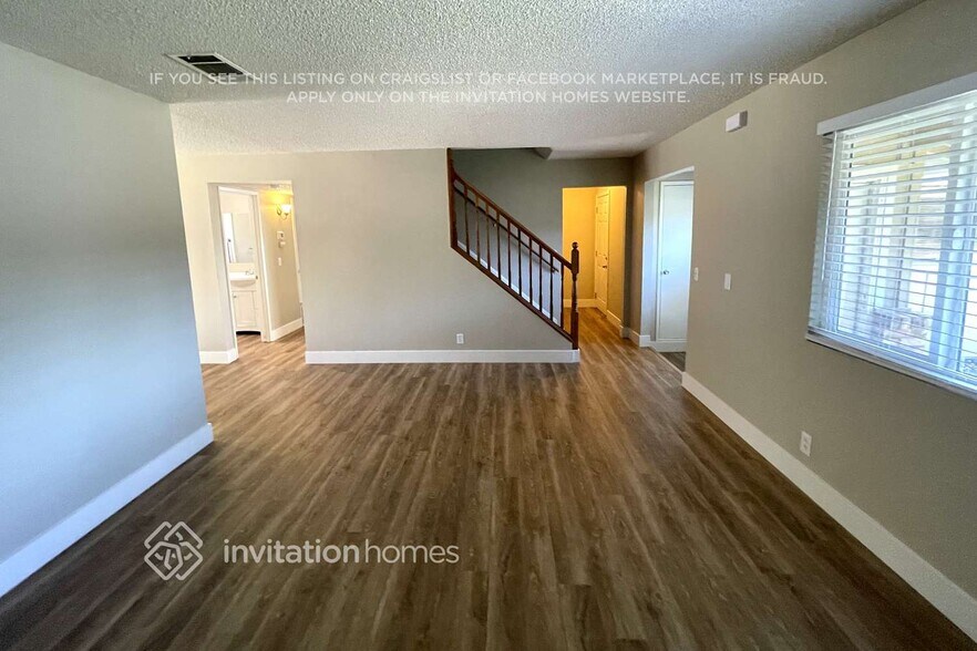 Building Photo - 497 Burlington Dr
