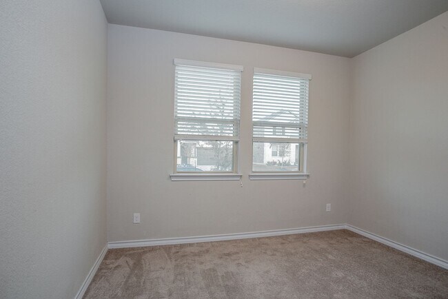 Building Photo - 1348 Eagle Ray St