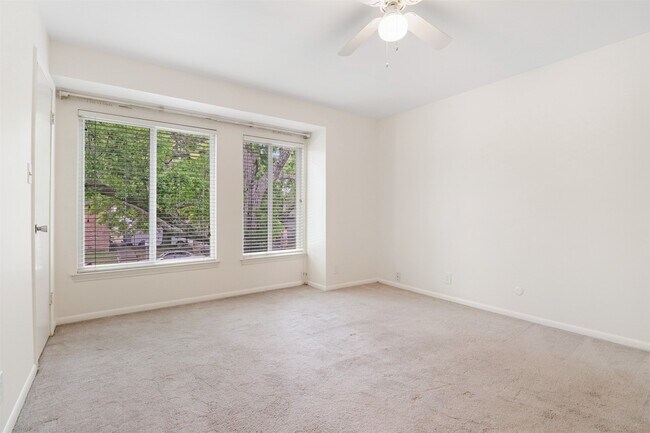 Building Photo - 6332 Chevy Chase Dr