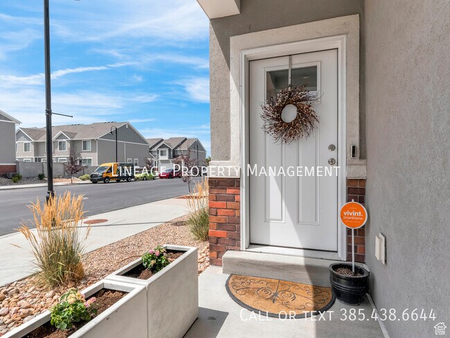 Building Photo - 10855 N Sandstone Way