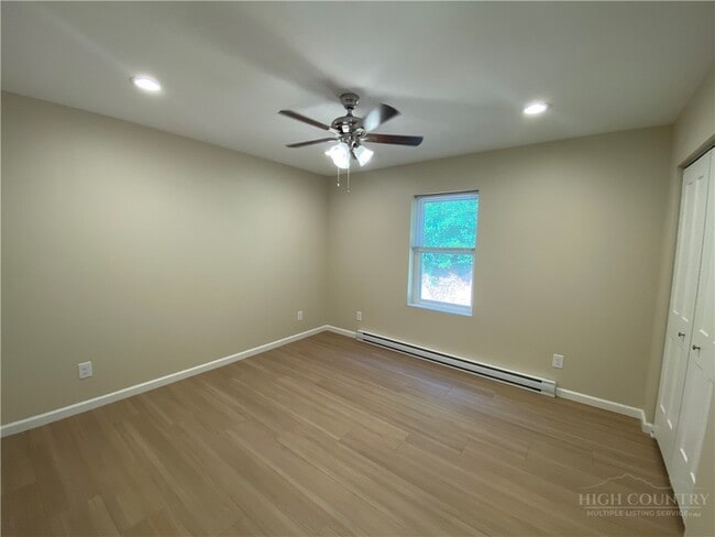 Building Photo - 233 Majestic Vine Ln