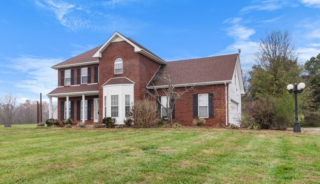 Building Photo - Lovely Single Family Home with Land