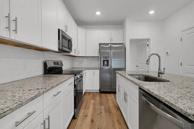 Building Photo - 502 Twin Rivers Dr