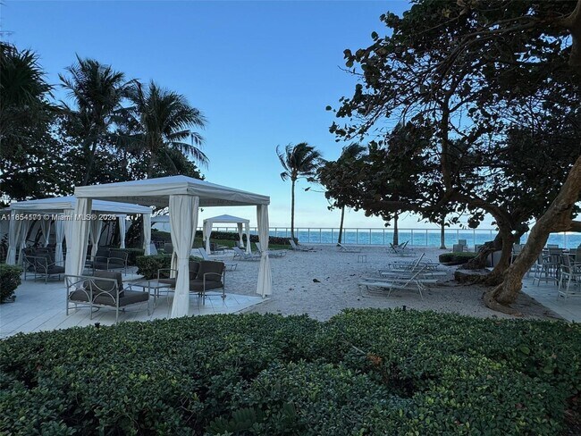Building Photo - 3001 S Ocean Dr
