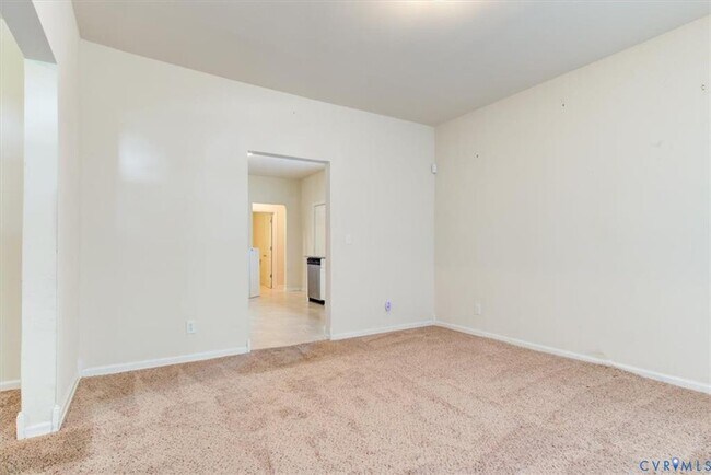 Building Photo - 5 N Oak Ave