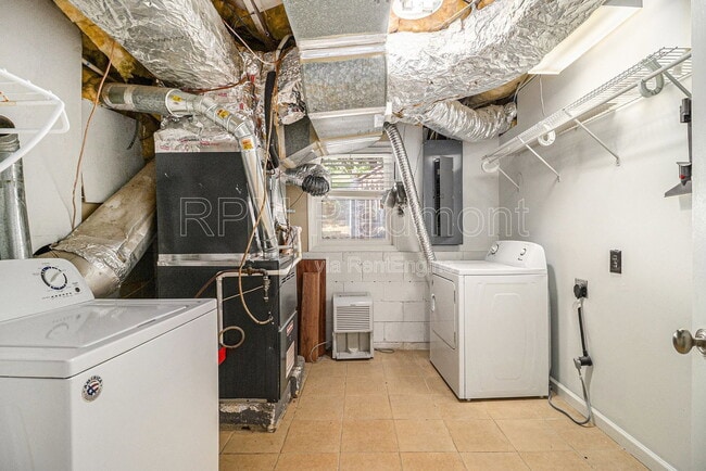 Building Photo - 2570 Northside Dr NW