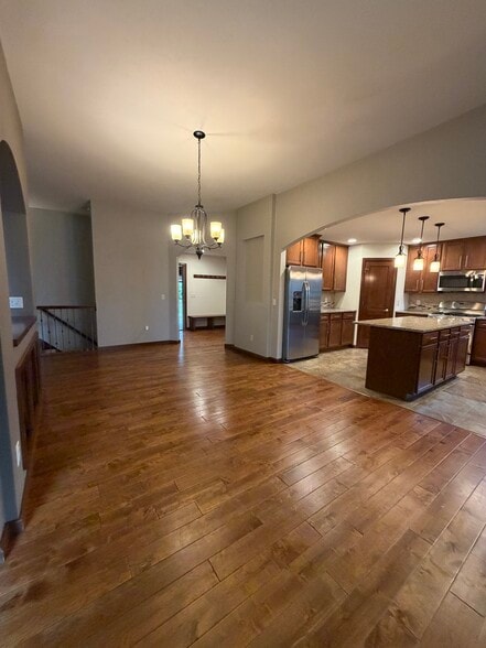 Building Photo - 2701 E Glenhurst Ln