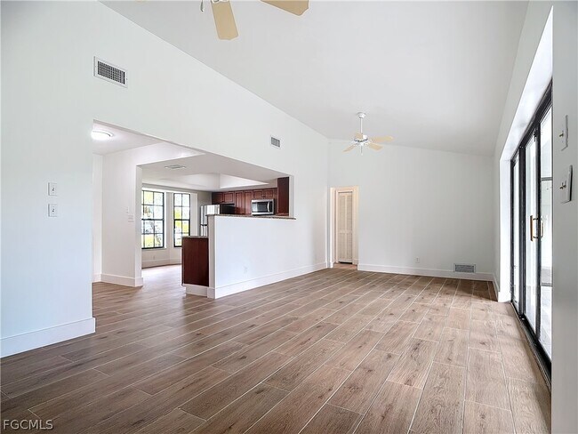 Building Photo - 88 Erie Dr