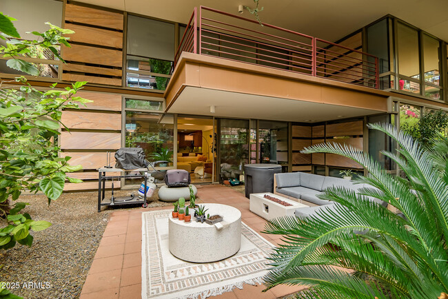 Building Photo - 7131 E Rancho Vista Dr
