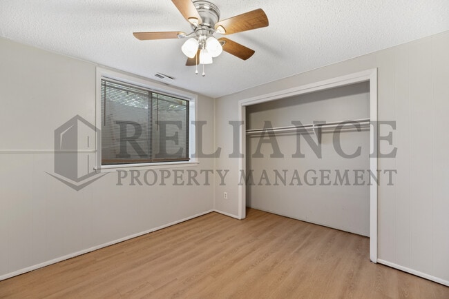 Building Photo - 2202 S White Oak Dr