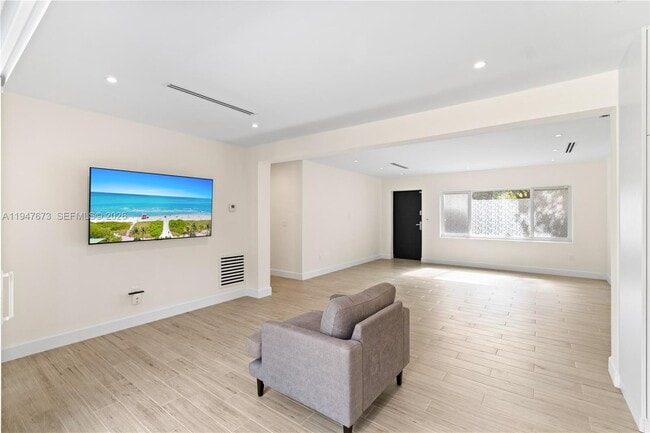 Building Photo - 251 NE 44th St