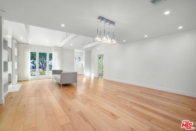Building Photo - 564 N Arden Blvd