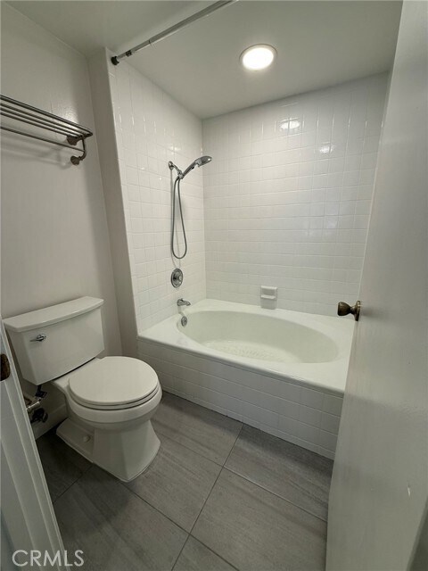 Building Photo - 5555 Canyon Crest Dr