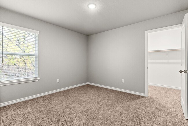 Building Photo - 304 Blair St