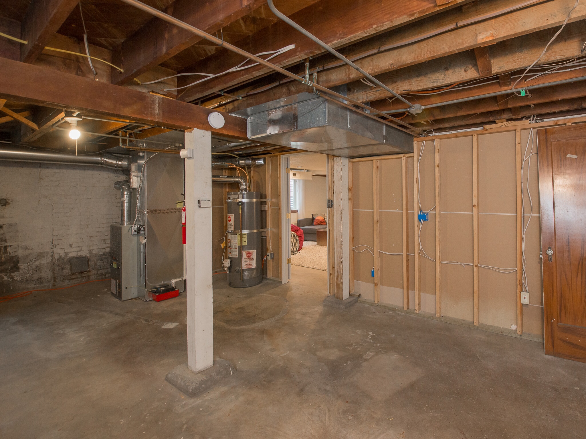 Building Photo - 2323 SE Pine St