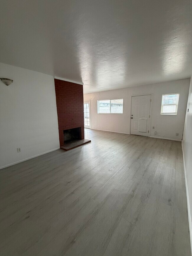 Building Photo - 1510 Amherst Dr SE