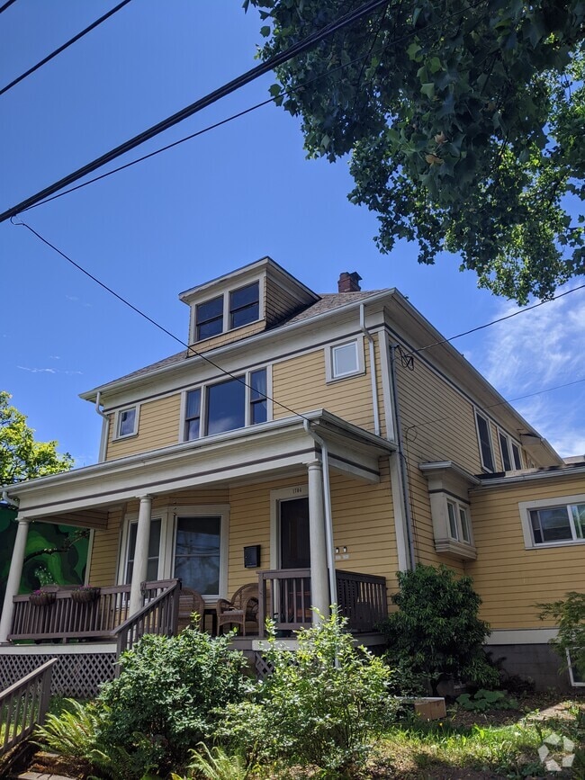 Building Photo - 1704 Southeast Ankeny Street