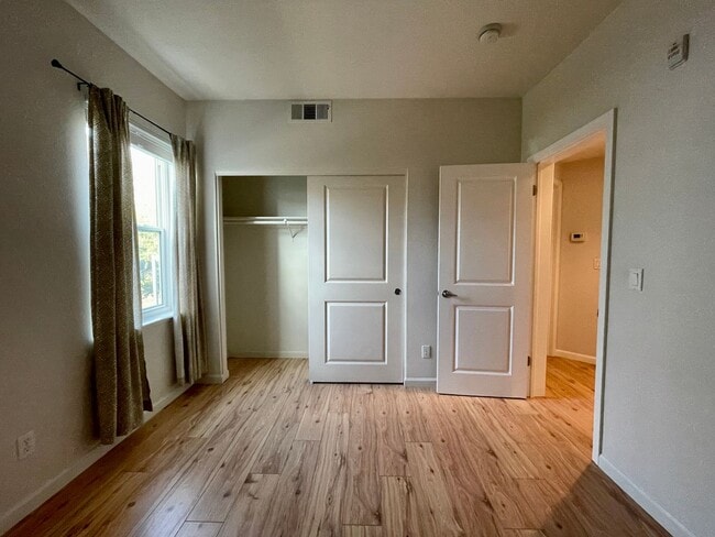 Building Photo - Beautiful Upscale and Modern 2 Bedroom 2 B...