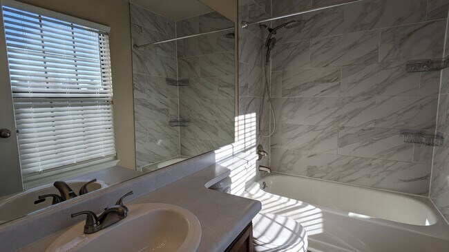 Building Photo - SPACIOUS TWO STORY 3 BED/2.5 BATH WITH FENCED BACKYARD IN CUL-DE-SAC!