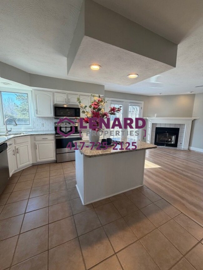 Building Photo - Spacious 3 Bedroom Home!