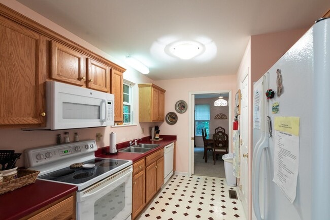 Building Photo - ***MONTREAT SCHOOL YEAR RENTAL***
