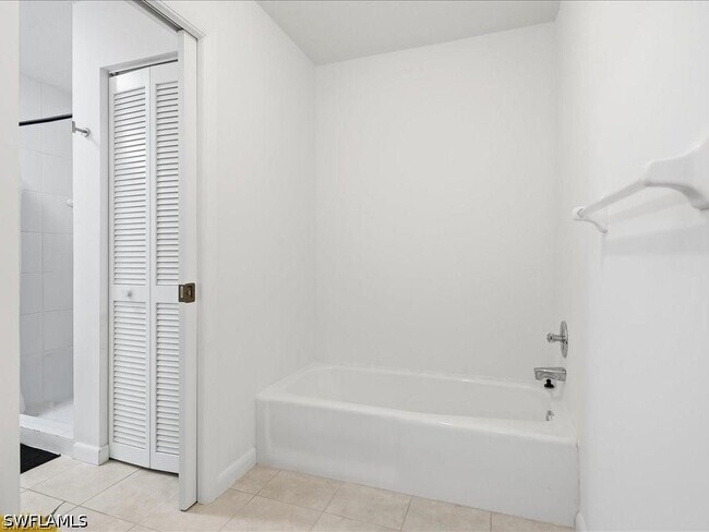 Building Photo - 1833 Courtyard Way