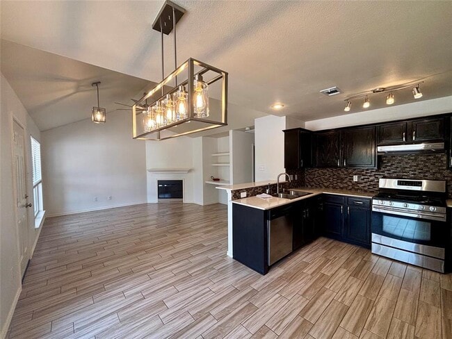 Building Photo - 808 Lone Star Dr