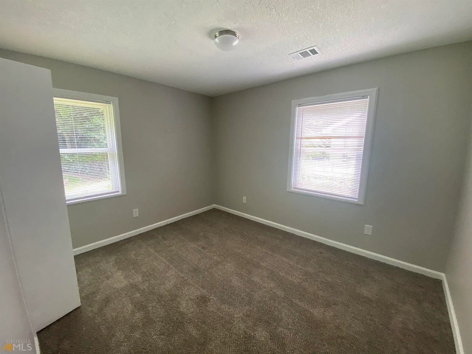 Building Photo - 617 Camellia Cir