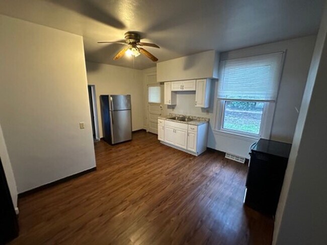 Building Photo - 526 Westinghouse Ave