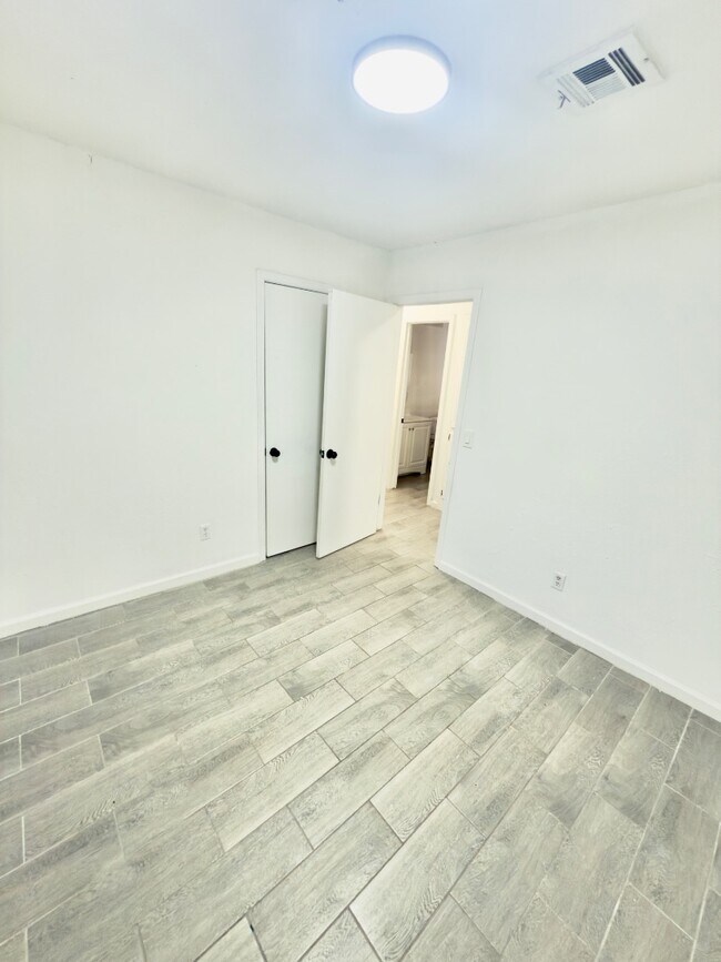 Building Photo - 4312 Meadowpark Dr