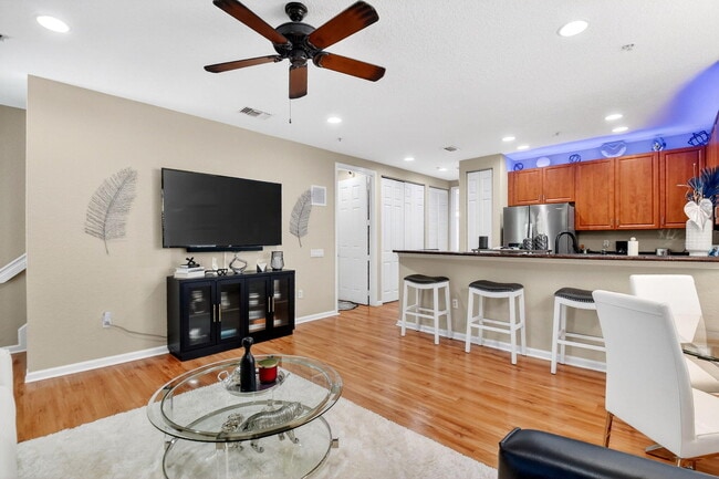 Building Photo - 1371 Vía De Pepi