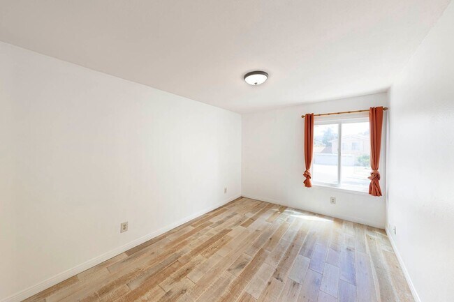 Building Photo - Charming Corner Lot Home on Oversized 10,000 Sq Ft Lot