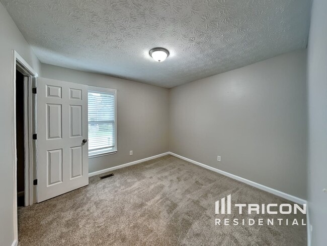 Building Photo - 146 Aztec Way SE