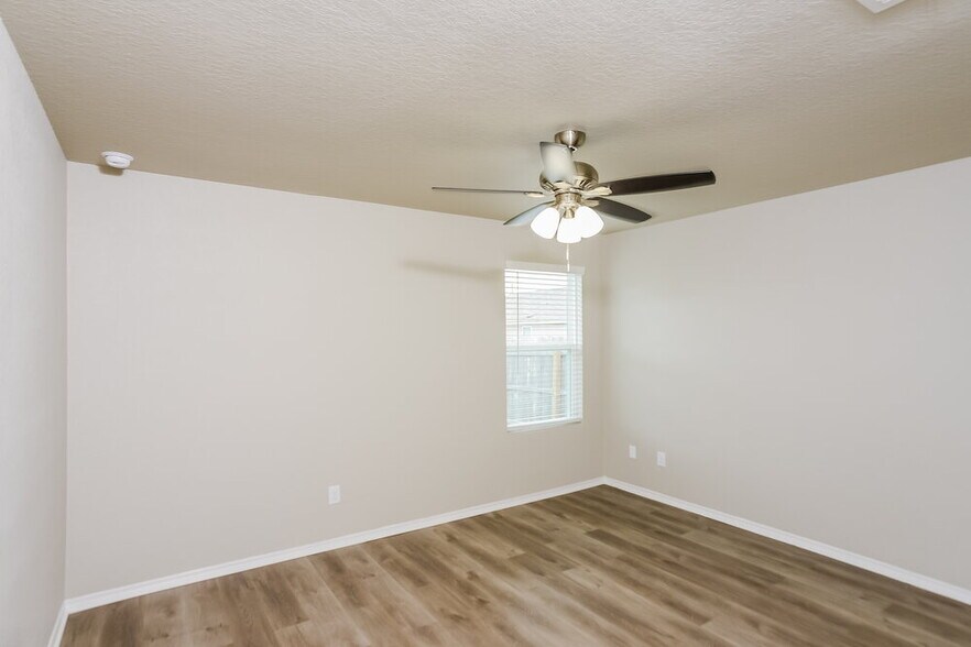 Building Photo - 8944 Yorkshire Way
