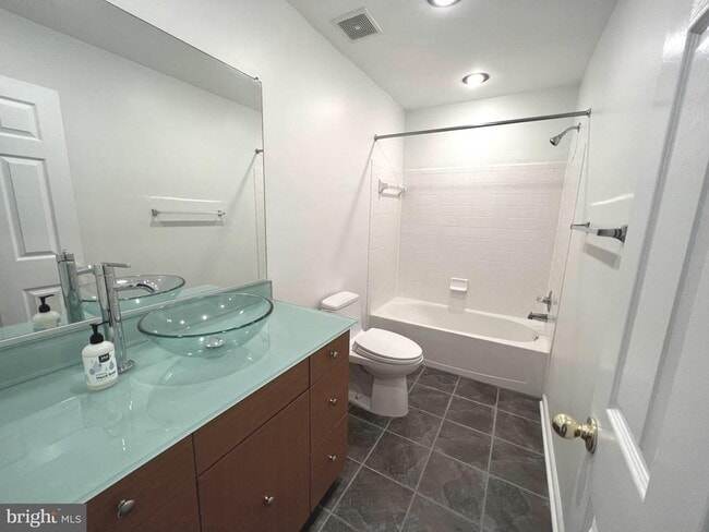 Building Photo - 2724 Oak Leaf Ct