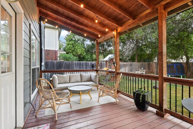 Building Photo - "Discover Comfort & Style: Spacious 3-Bedr...